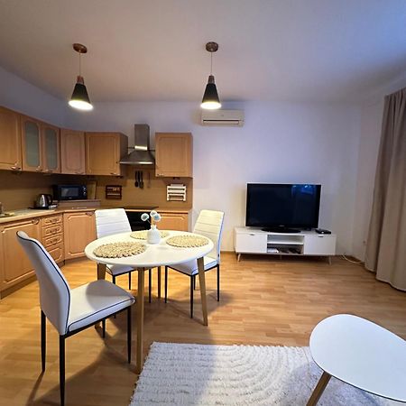 Modern & Cozy Apartment Near Hockey & Football Arena براتسيلافا المظهر الخارجي الصورة