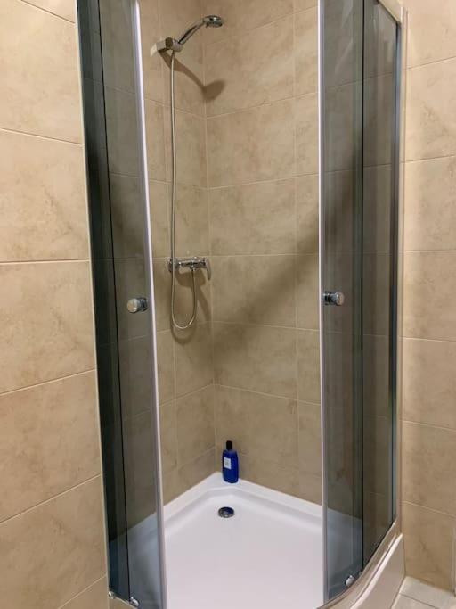 Modern & Cozy Apartment Near Hockey & Football Arena براتسيلافا المظهر الخارجي الصورة